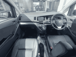 TOYOTA ISIS PLATANA V SELECTION NOIR 4WD 2015