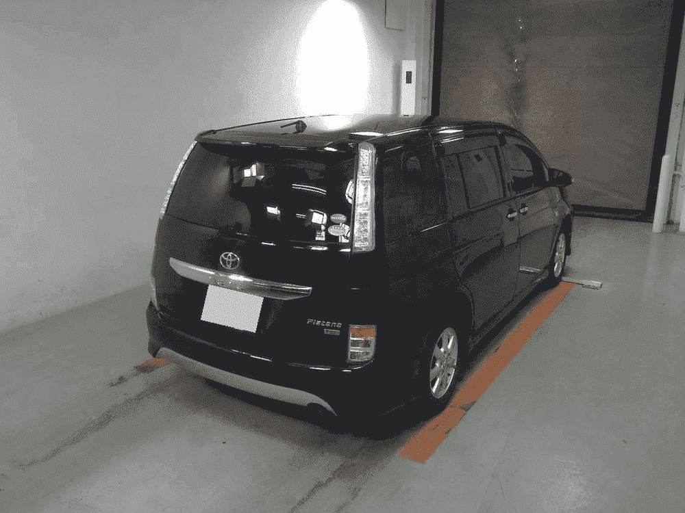 TOYOTA ISIS PLATANA V SELECTION NOIR 4WD 2015