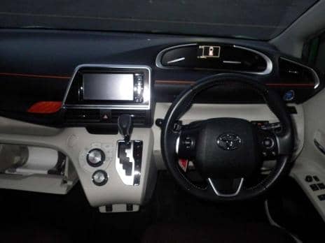 TOYOTA SIENTA HYBRID G 2017