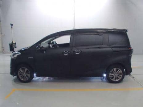 TOYOTA SIENTA HYBRID G 2017