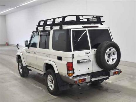TOYOTA LAND CRUISER 70 VAN 2015