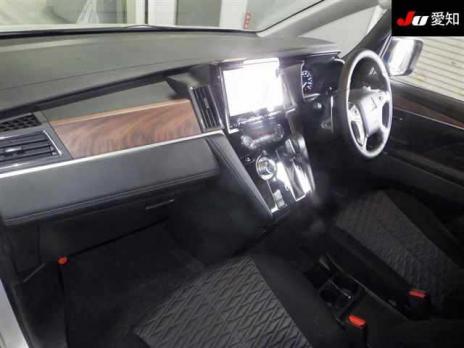 MITSUBISHI DELICA D:5 P 4WD 2019