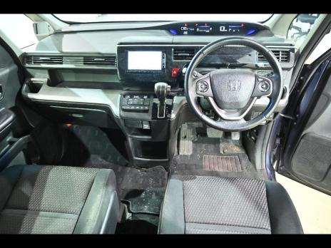 HONDA STEPWGN SPADA 4WD 8 PERSON 2015