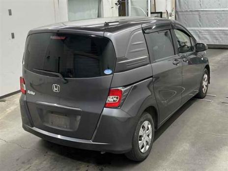 HONDA FREED SPIKE G 2016