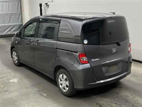 HONDA FREED SPIKE G 2016