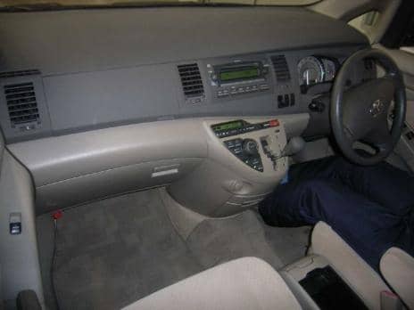TOYOTA ISIS L 2005