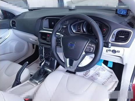 VOLVO V40 T3 SE 2016