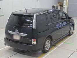 TOYOTA ISIS PLATANA V SELECTION 2011