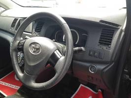 TOYOTA ISIS PLATANA V SELECTION 2011