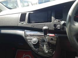 TOYOTA ISIS PLATANA V SELECTION 2011