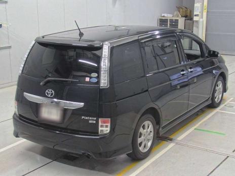 TOYOTA ISIS PLATANA V SELECTION 2011