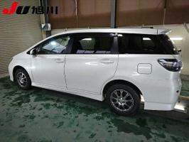 TOYOTA WISH 4WD 2014