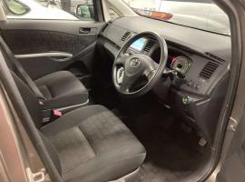 TOYOTA ISIS PLATANA 2011