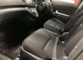 TOYOTA ISIS PLATANA 2011