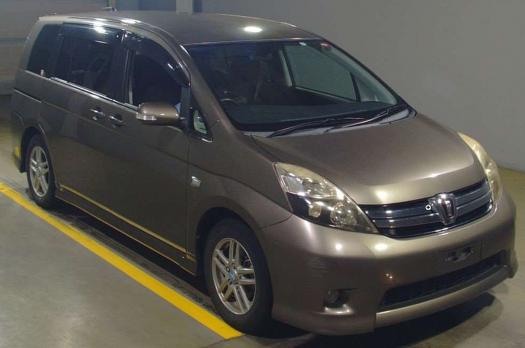 TOYOTA ISIS PLATANA 2011