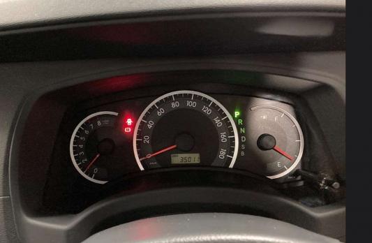 TOYOTA ISIS PLATANA 2011