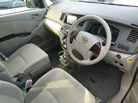 TOYOTA ISIS G 2012