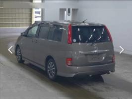 TOYOTA ISIS PLATANA 2010