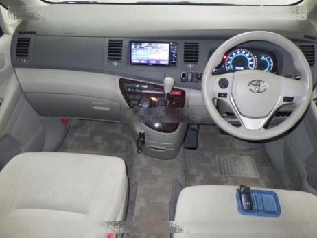 TOYOTA ISIS G 2016