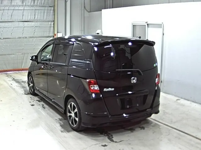 HONDA FREED SPIKE G JUST SELECTION 2012