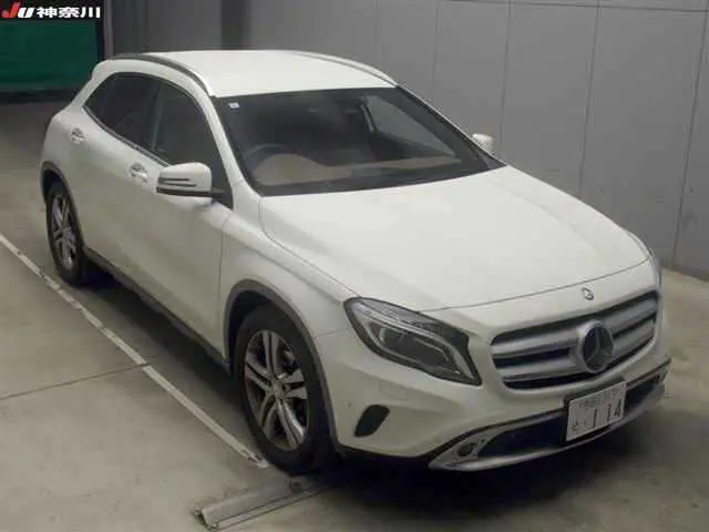 MERCEDES GLA180 2016