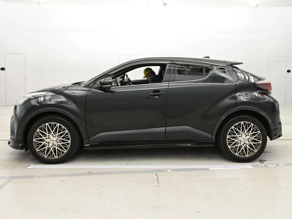 TOYOTA C-HR G-T 2017