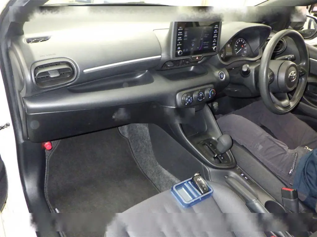 TOYOTA YARIS X 2021