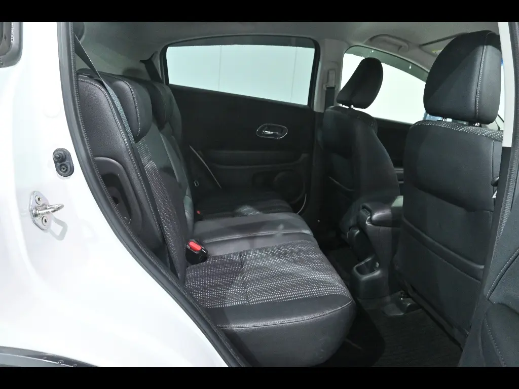 HONDA VEZEL S 2015