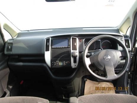 NISSAN SERENA 2009