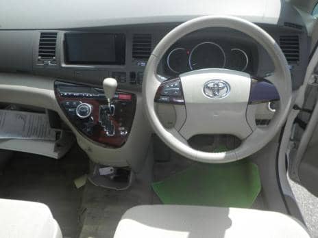 TOYOTA ISIS G 2011