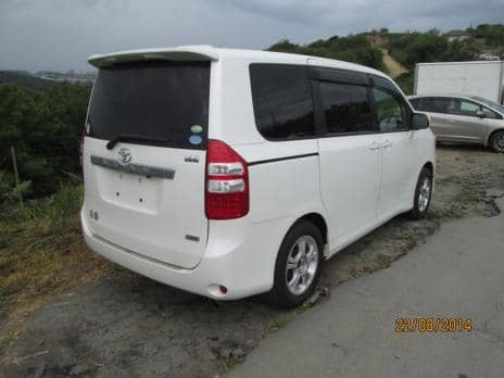 TOYOTA NOAH YY 2010