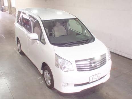 TOYOTA NOAH 4WD X L SELECTION 2010