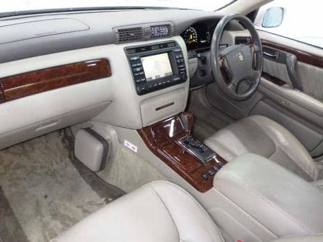 TOYOTA CROWN MAJESTA 4D 4.0C TYPE 2001