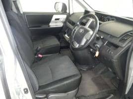TOYOTA NOAH S 4WD 2013