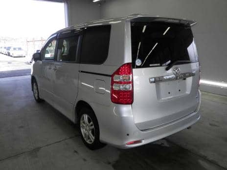 TOYOTA NOAH S 4WD 2013