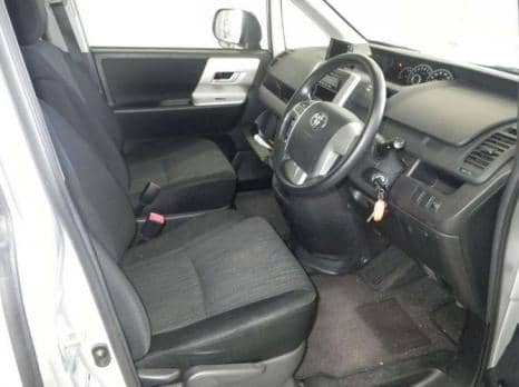 TOYOTA NOAH S 4WD 2013