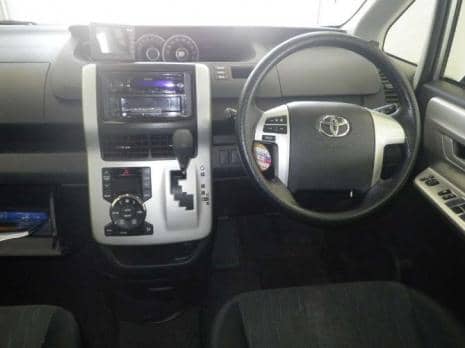 TOYOTA NOAH S 4WD 2013